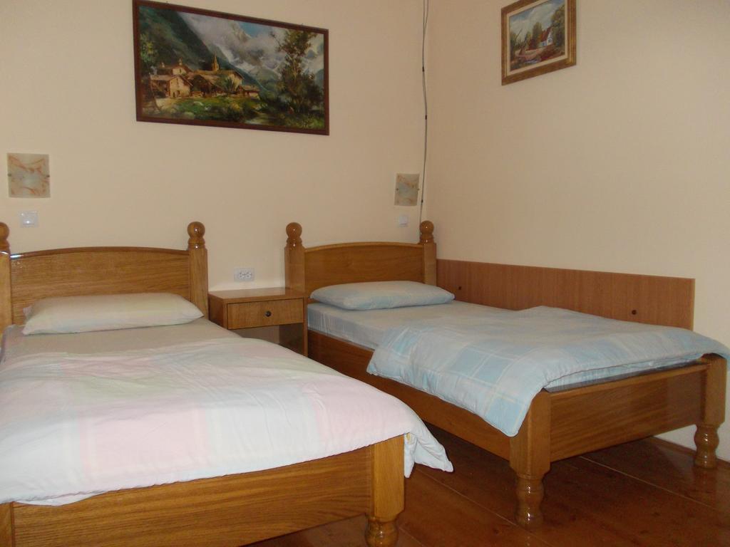 Kuca Za Odmor "Karalic" Bed & Breakfast Lezimir Exterior photo